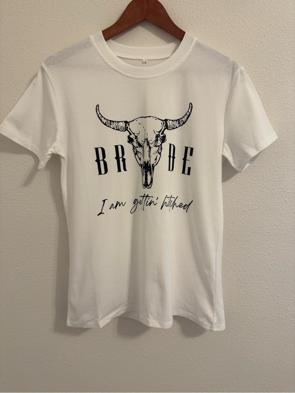Western Bride Gettin’ Hitched Cow Skull Graphic Tee Small